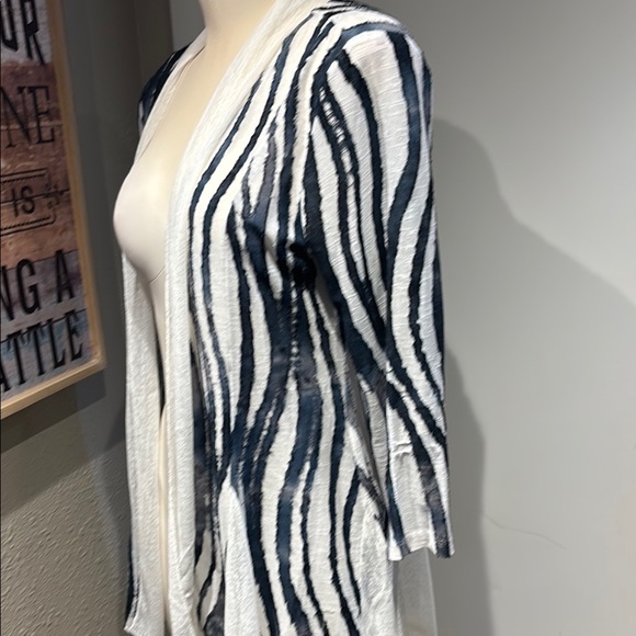 Elegant Zebra Print Blouse - Picture 12 of 12